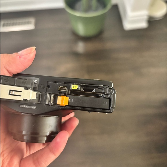 Nikon Coolpix s8100 - Picture 2 of 4